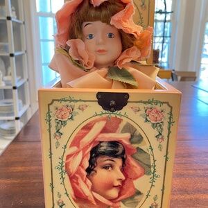 Enesco “Rose” The Blossom Collection 1988 Vintage Musical Jack in the Box